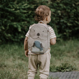 Kind mit Kinderrucksack Großer Otter Mathilda aus Kunstleder von Little Who