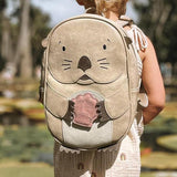 Kind mit Kinderrucksack Großer Otter Mathilda aus Kunstleder von Little Who