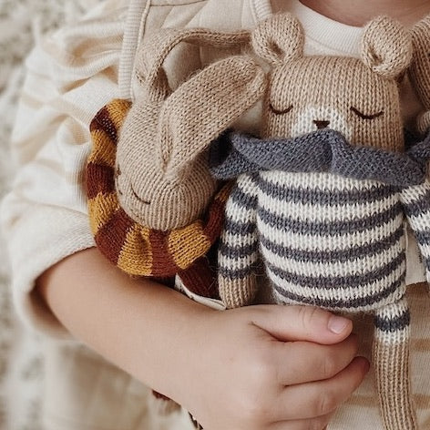 Teddy aus Baby-Alpakawolle | Gestreifter Strampler