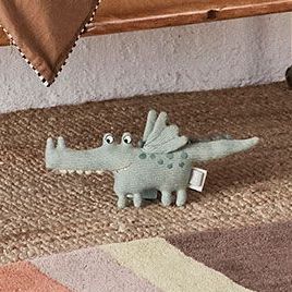 Strickrassel, Greifling & Babyspielzeug Krokodil Yoshi von OYOY_im Kinderzimmer