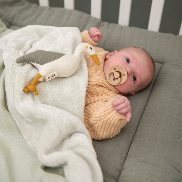 Quietschtier Reiher aus Bio-Baumwolle von Trixie_Reiher-Quietschtier mit Baby